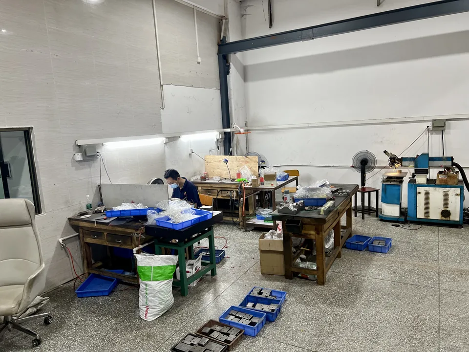Mold finishing work area at Dashan Precision